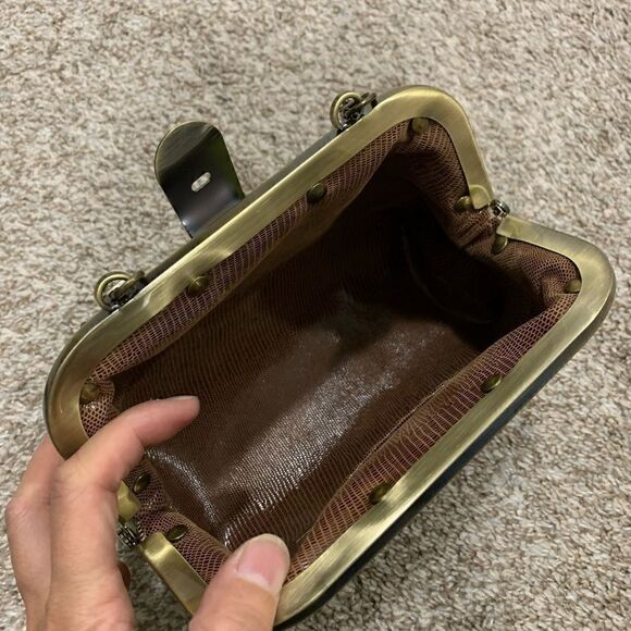 Handmade Genuine Leather Floral Embossed Chic Metal Frame Bag/Crossbody - Picture 15 of 15